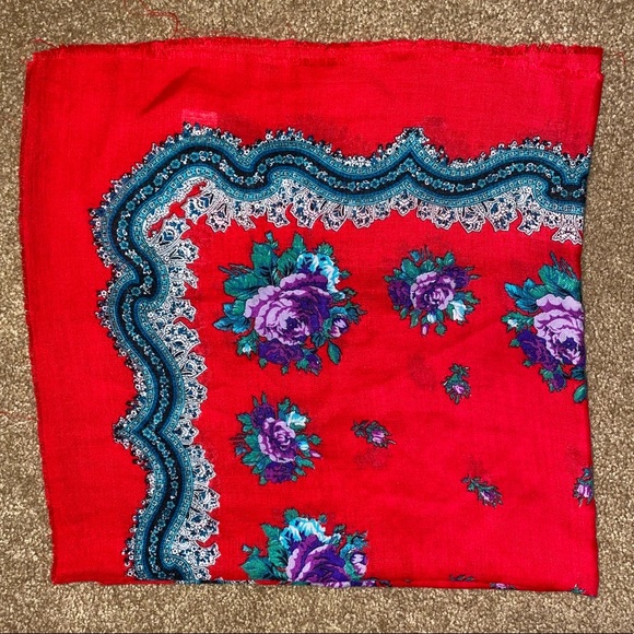 Red scarf with purple roses - Picture 2 of 3